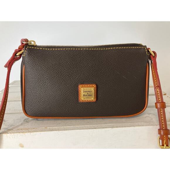 DOONEY & BOURKE SMALL BROWN PVC LEATHER CROSSOBDY BAG - Picture 2 of 16